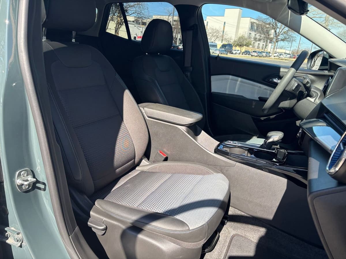 2025 Chevrolet Trax - Image 22