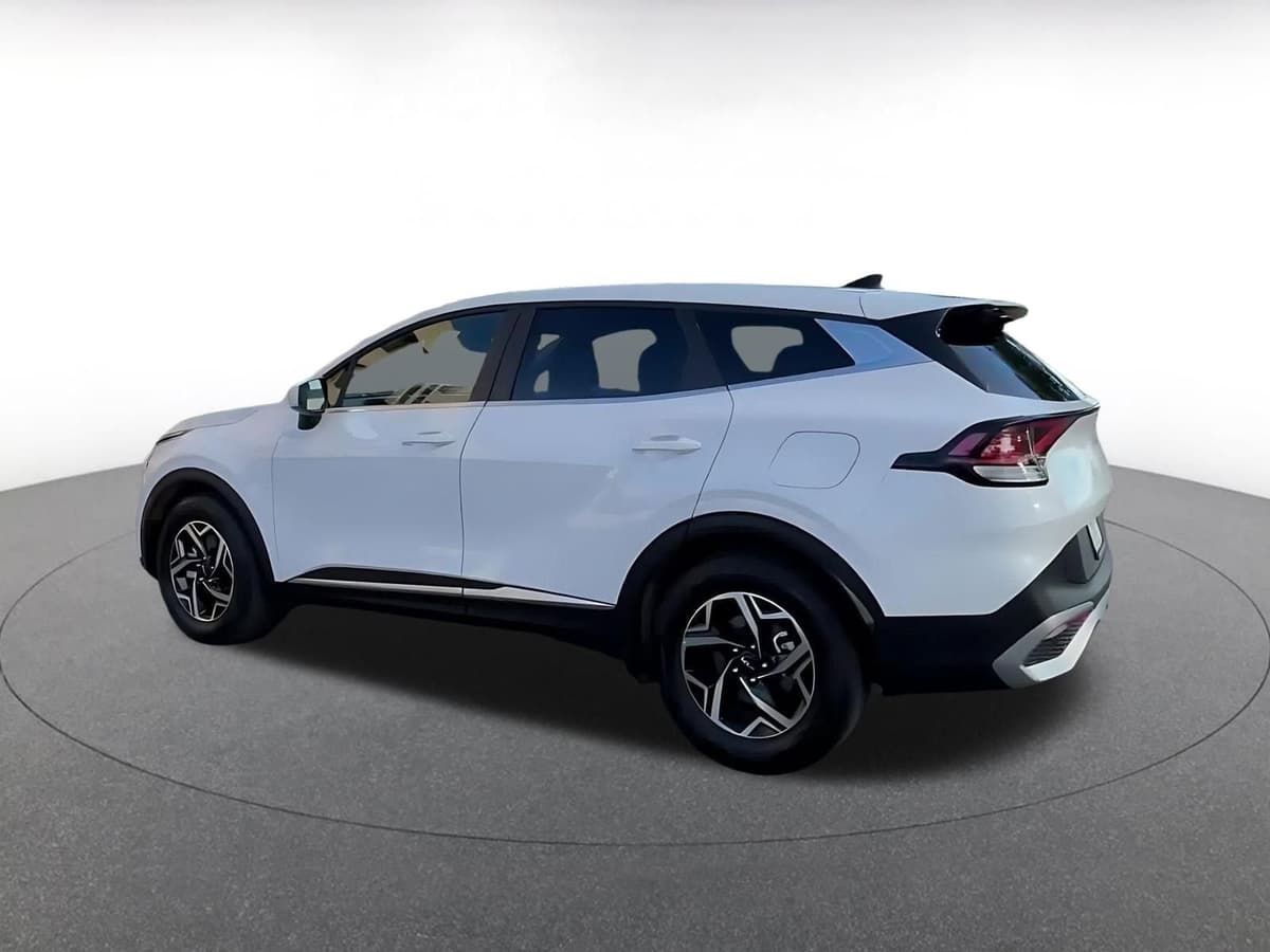 2025 Kia Sportage - Image 10