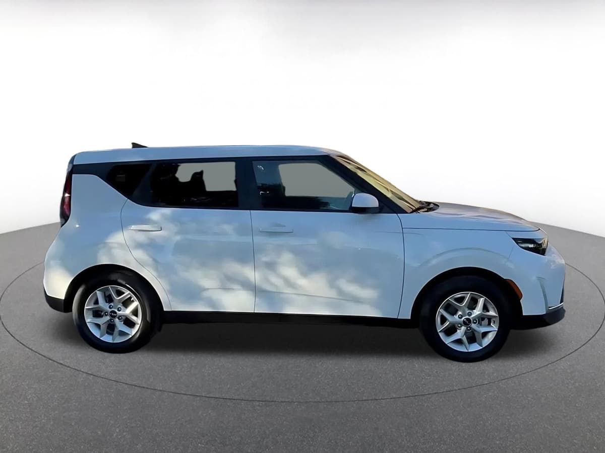 2025 Kia Soul - Image 16