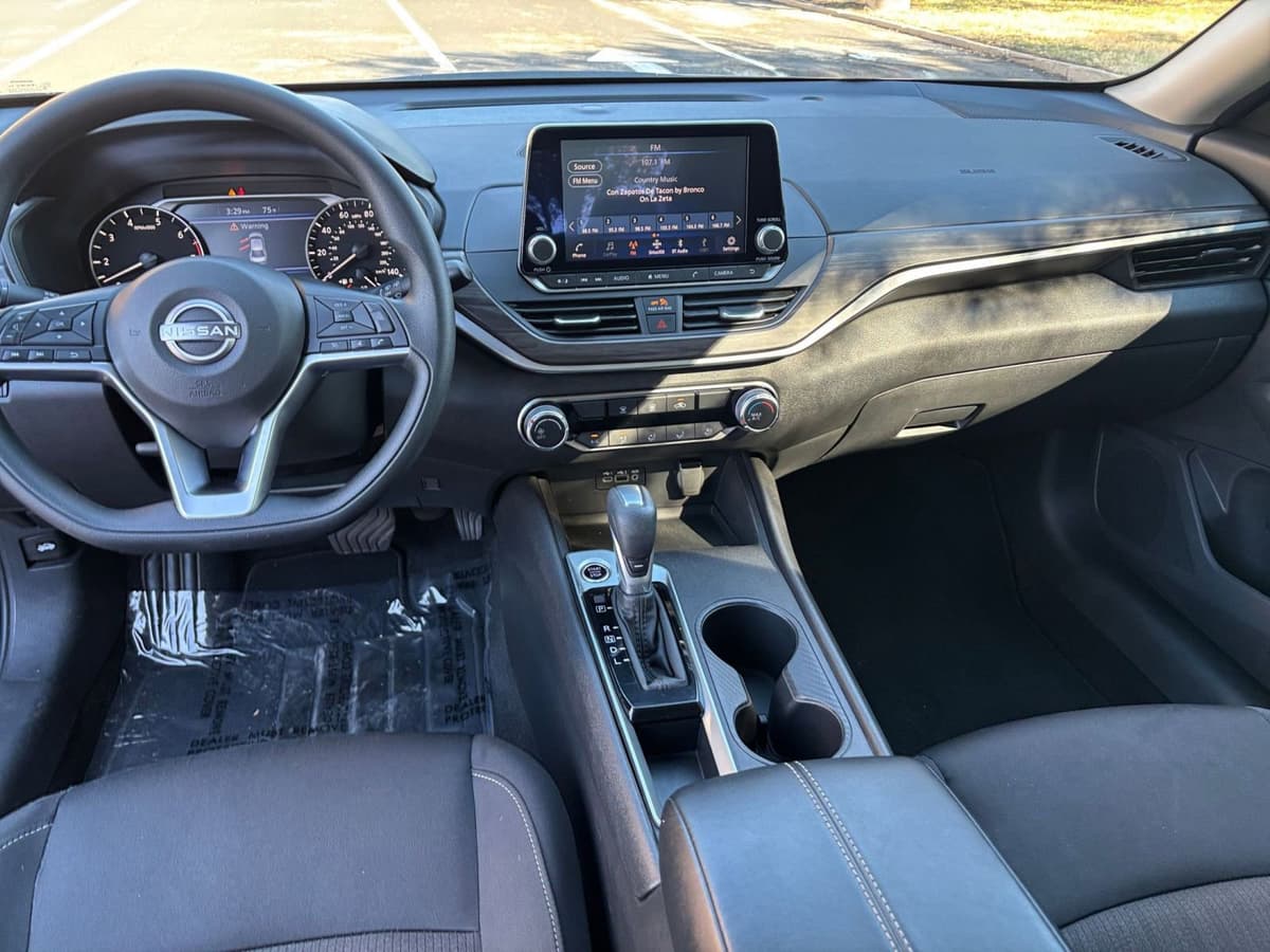 2025 Nissan Altima - Image 28