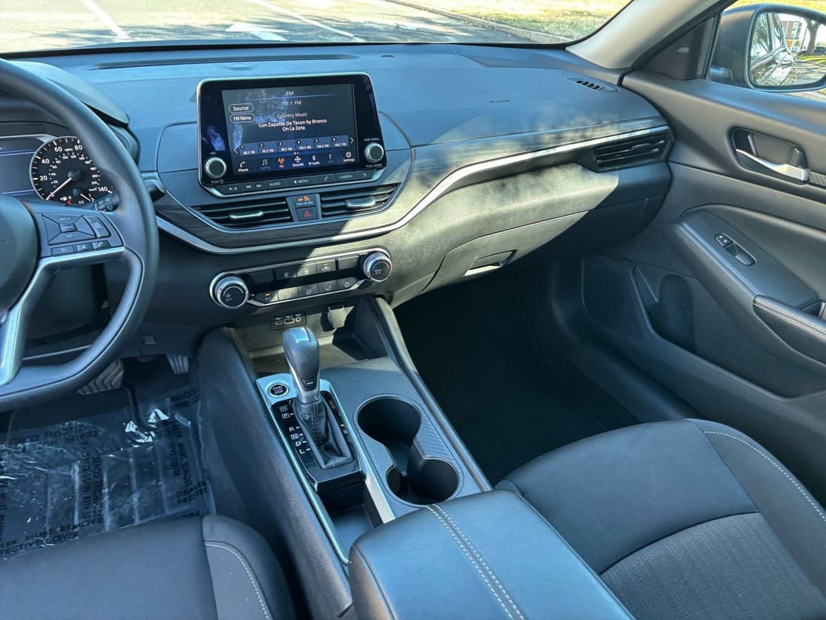 2025 Nissan Altima - Image 30