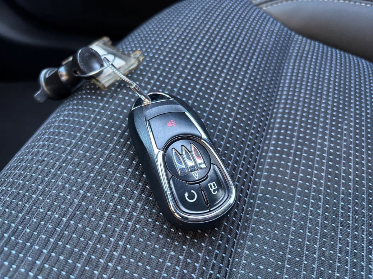 2025 Buick Envista - Image 18