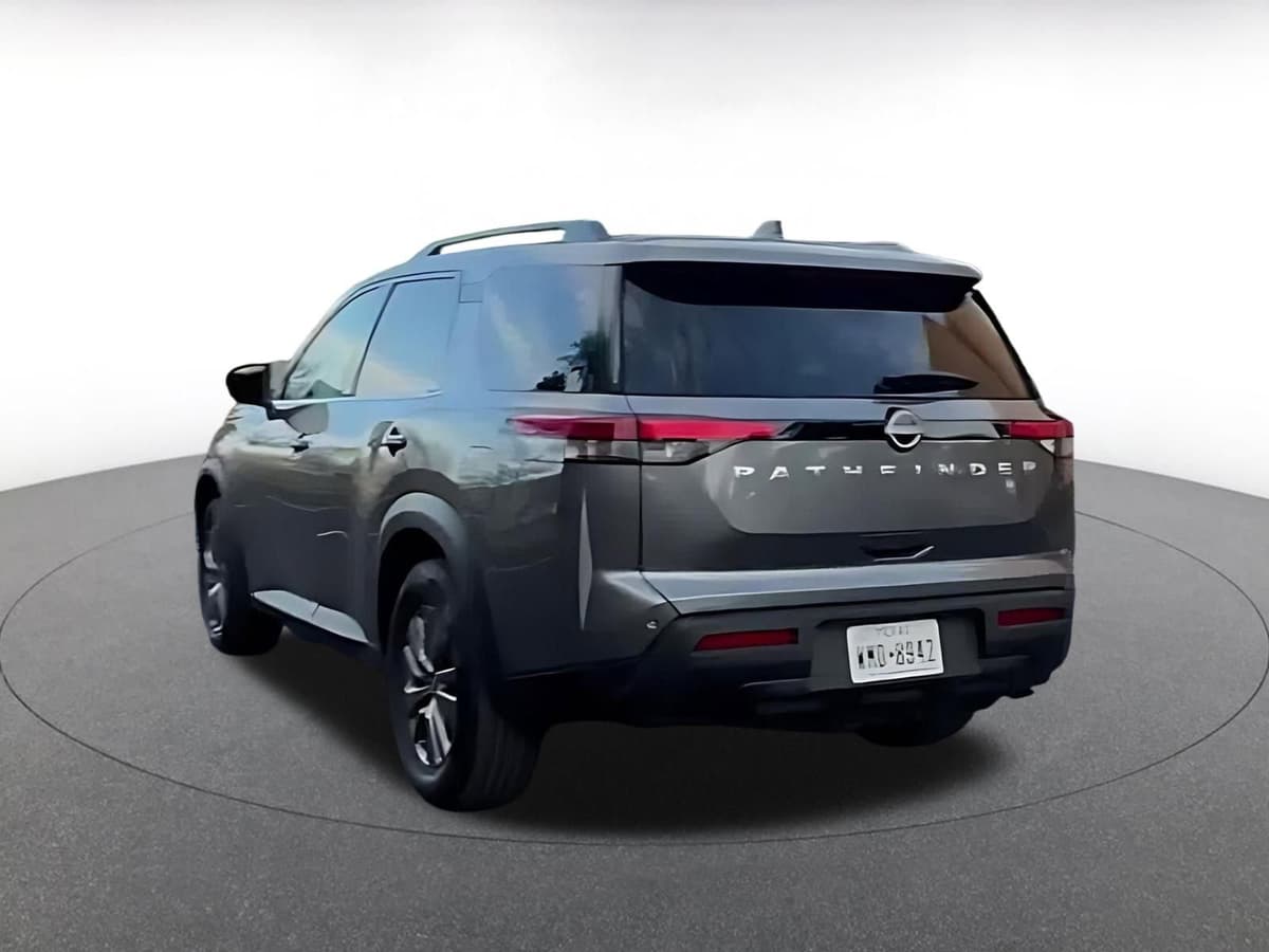 2025 Nissan Pathfinder - Image 8