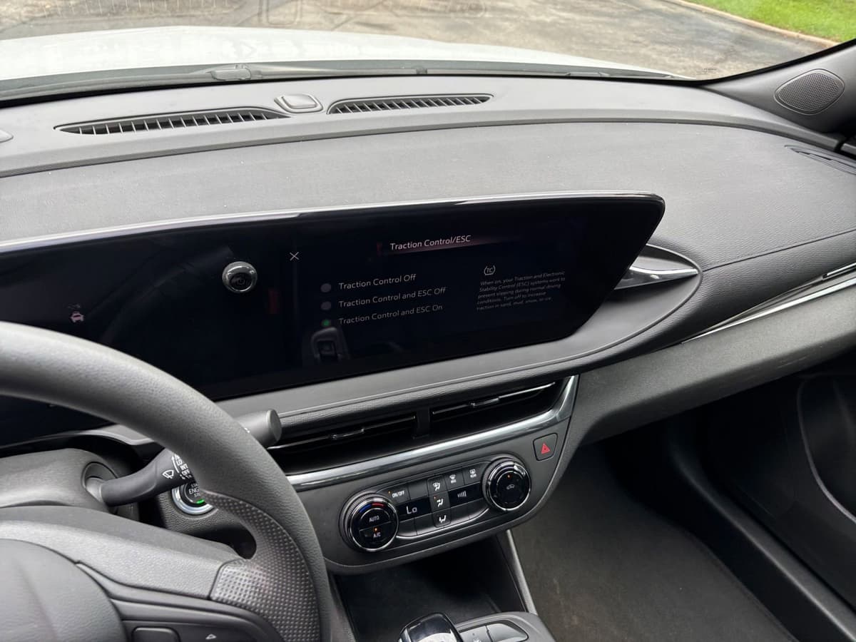 2025 Buick Envista - Image 17