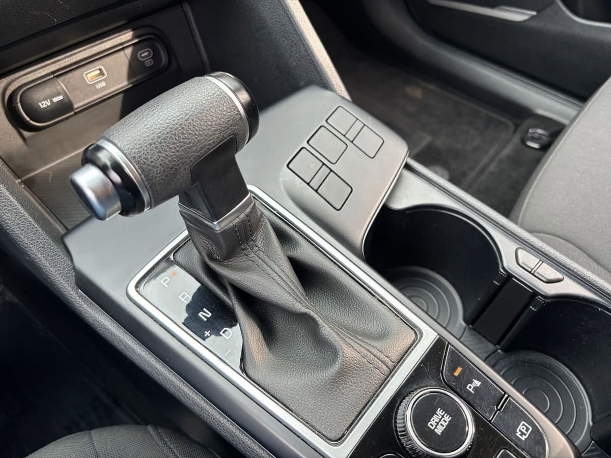 2025 Kia Sportage - Image 36