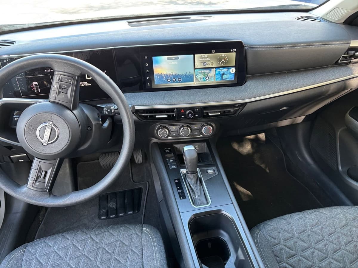 2025 Nissan Kicks - Image 28