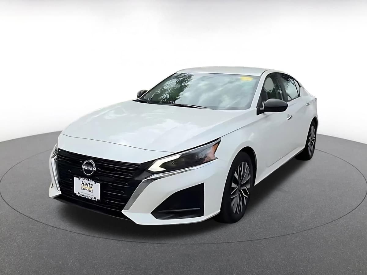 2025 Nissan Altima - Image 6