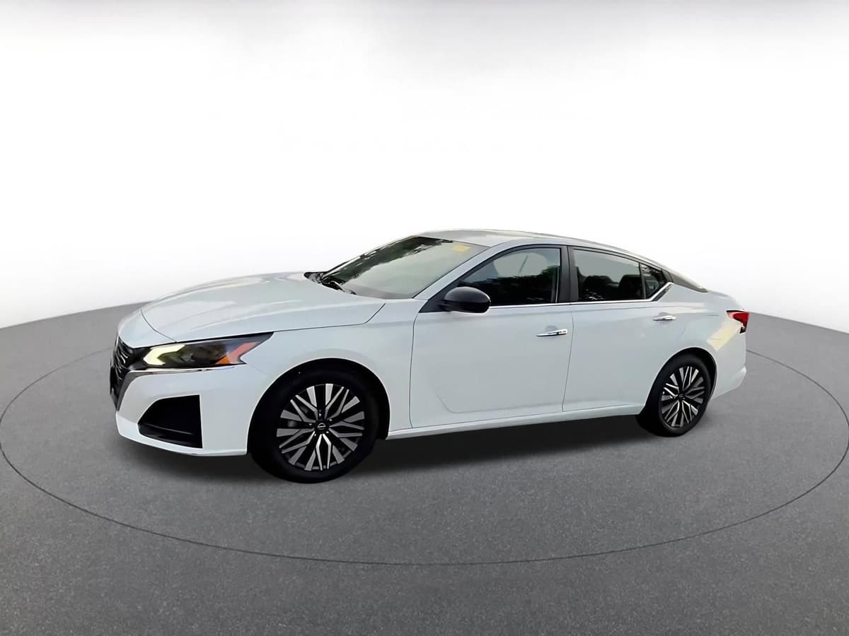 2025 Nissan Altima - Image 7