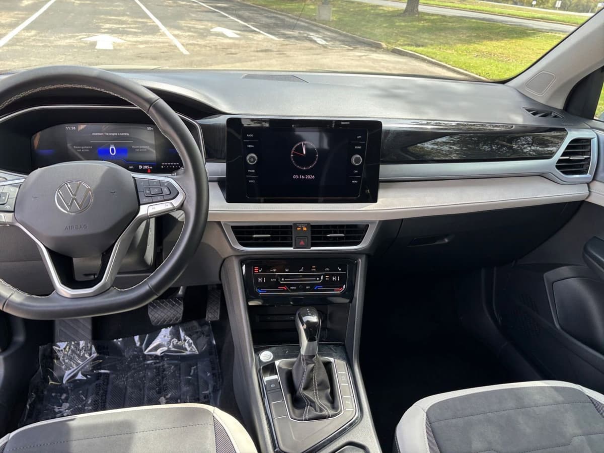 2025 Volkswagen Taos - Image 28