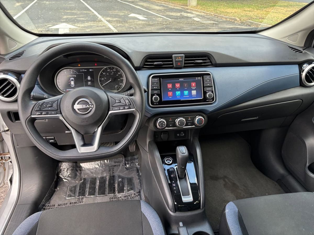 2025 Nissan Versa - Image 28
