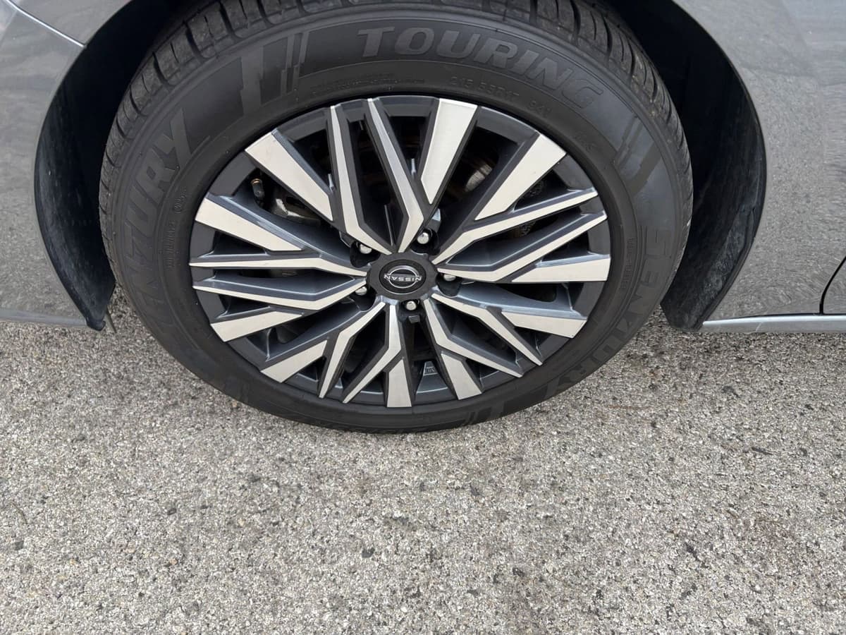 2025 Nissan Altima - Image 25