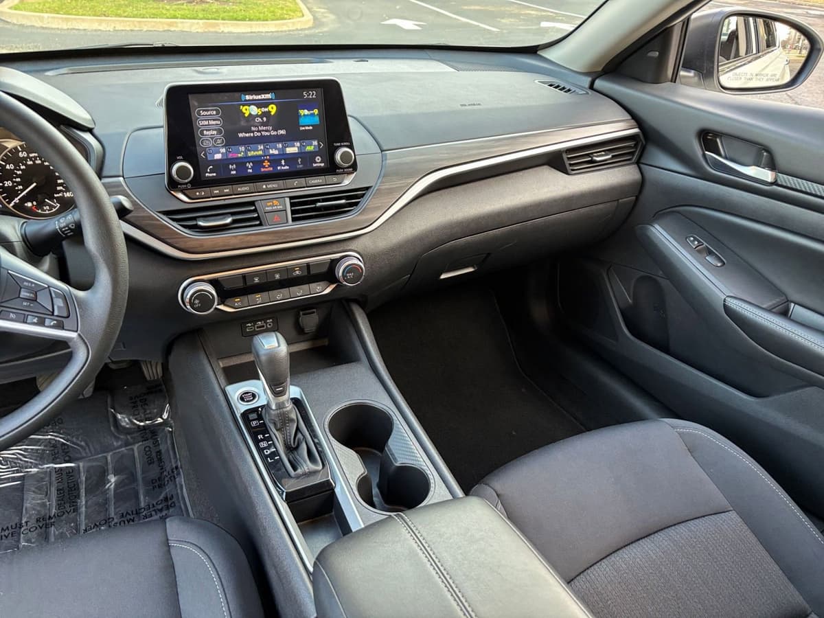 2025 Nissan Altima - Image 30