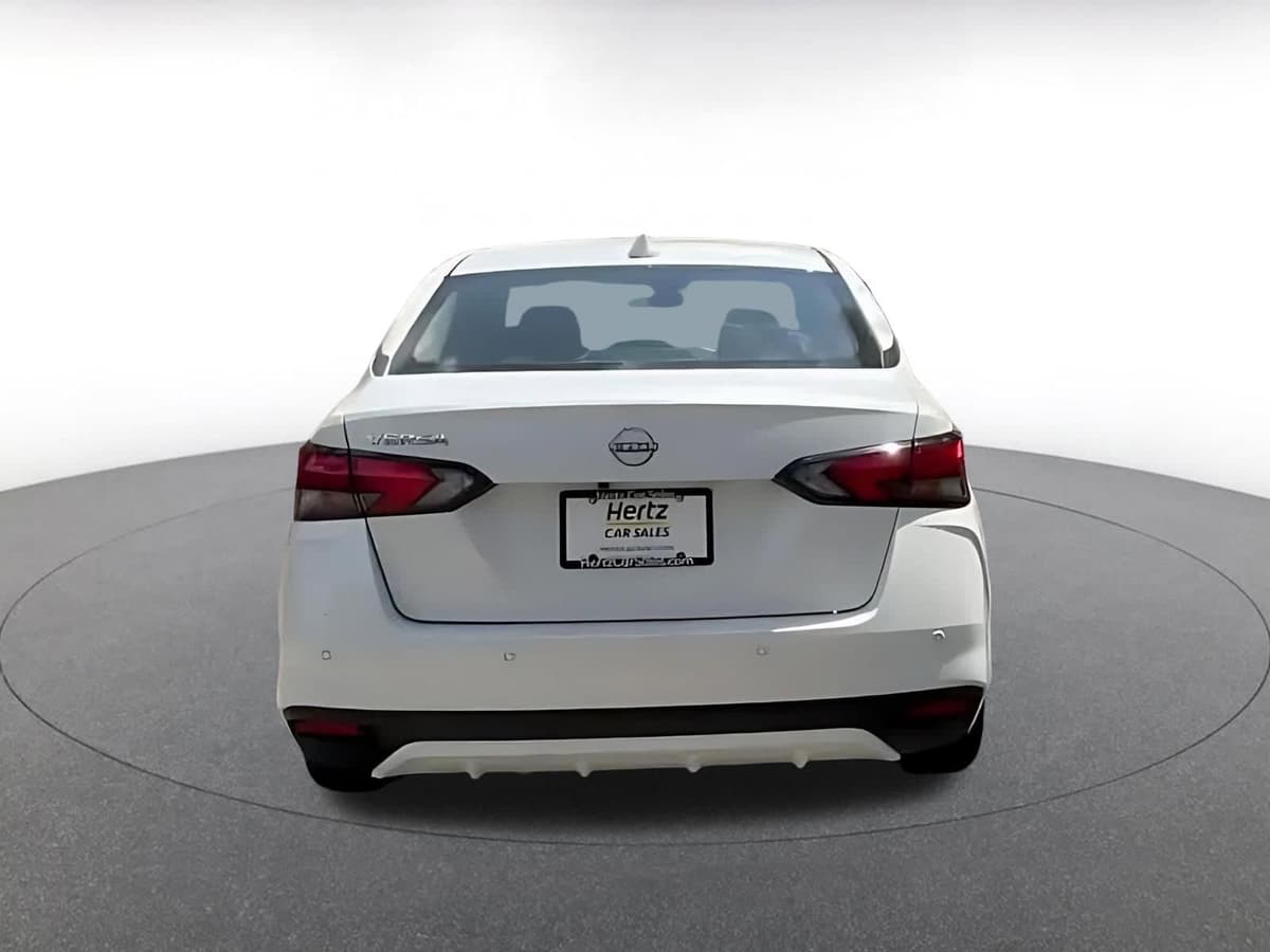 2025 Nissan Versa - Image 12