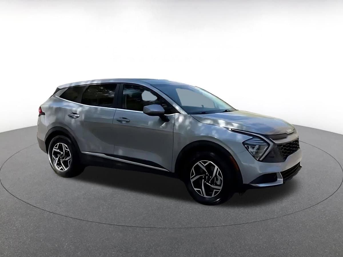 2025 Kia Sportage - Image 2