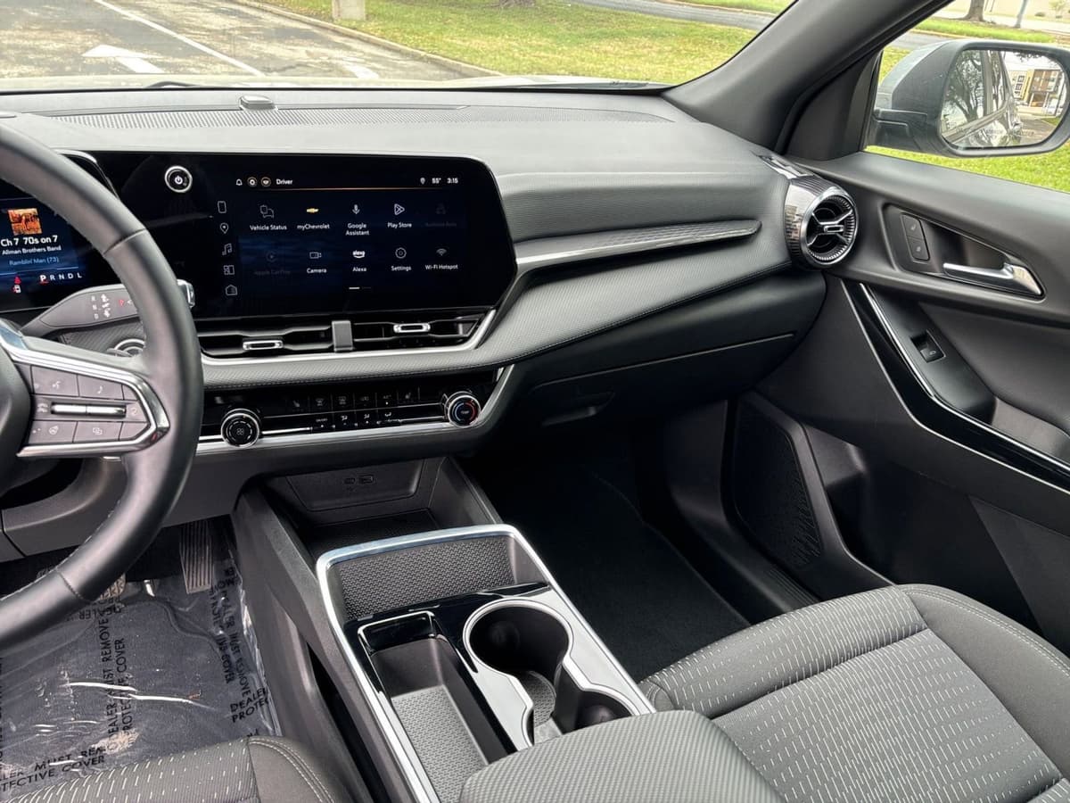 2025 Chevrolet Equinox - Image 30