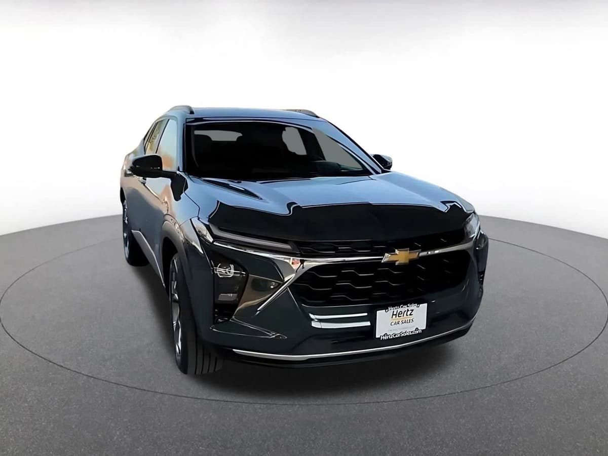 2025 Chevrolet Trax - Image 2