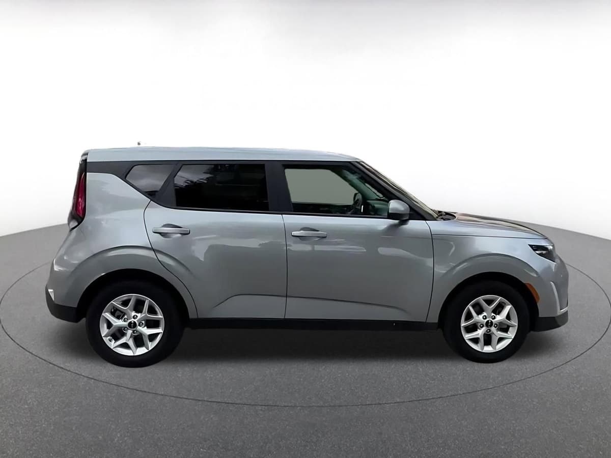 2025 Kia Soul - Image 16