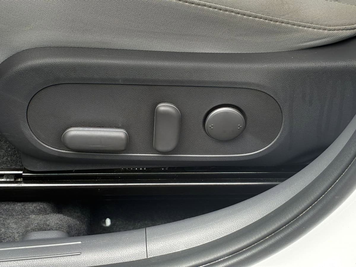 2025 Hyundai Kona - Image 17