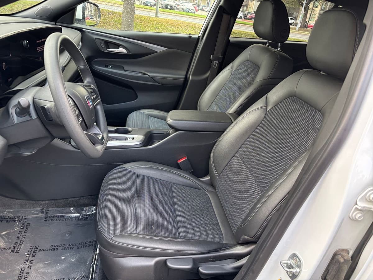 2025 Buick Envista - Image 31