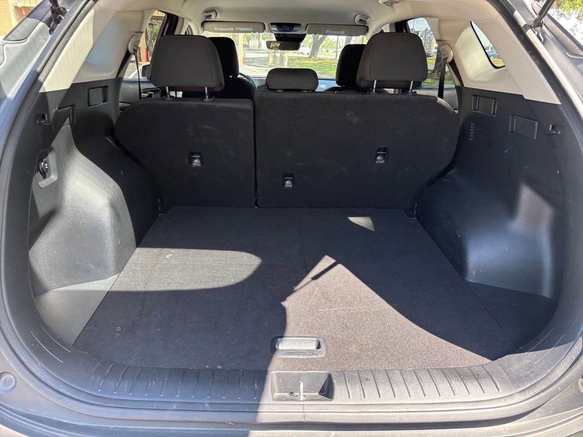 2025 Kia Sportage - Image 28