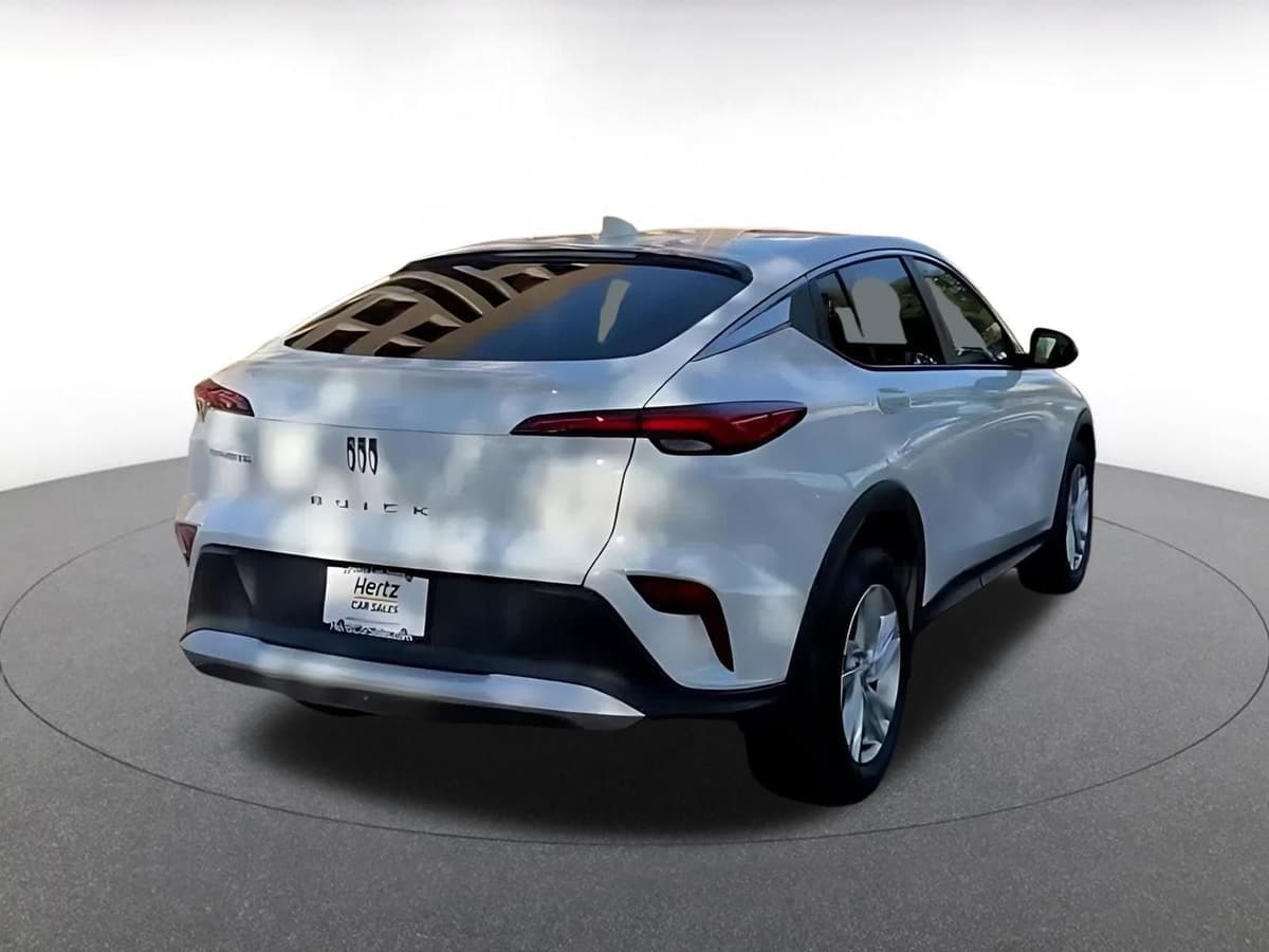 2025 Buick Envista - Image 13