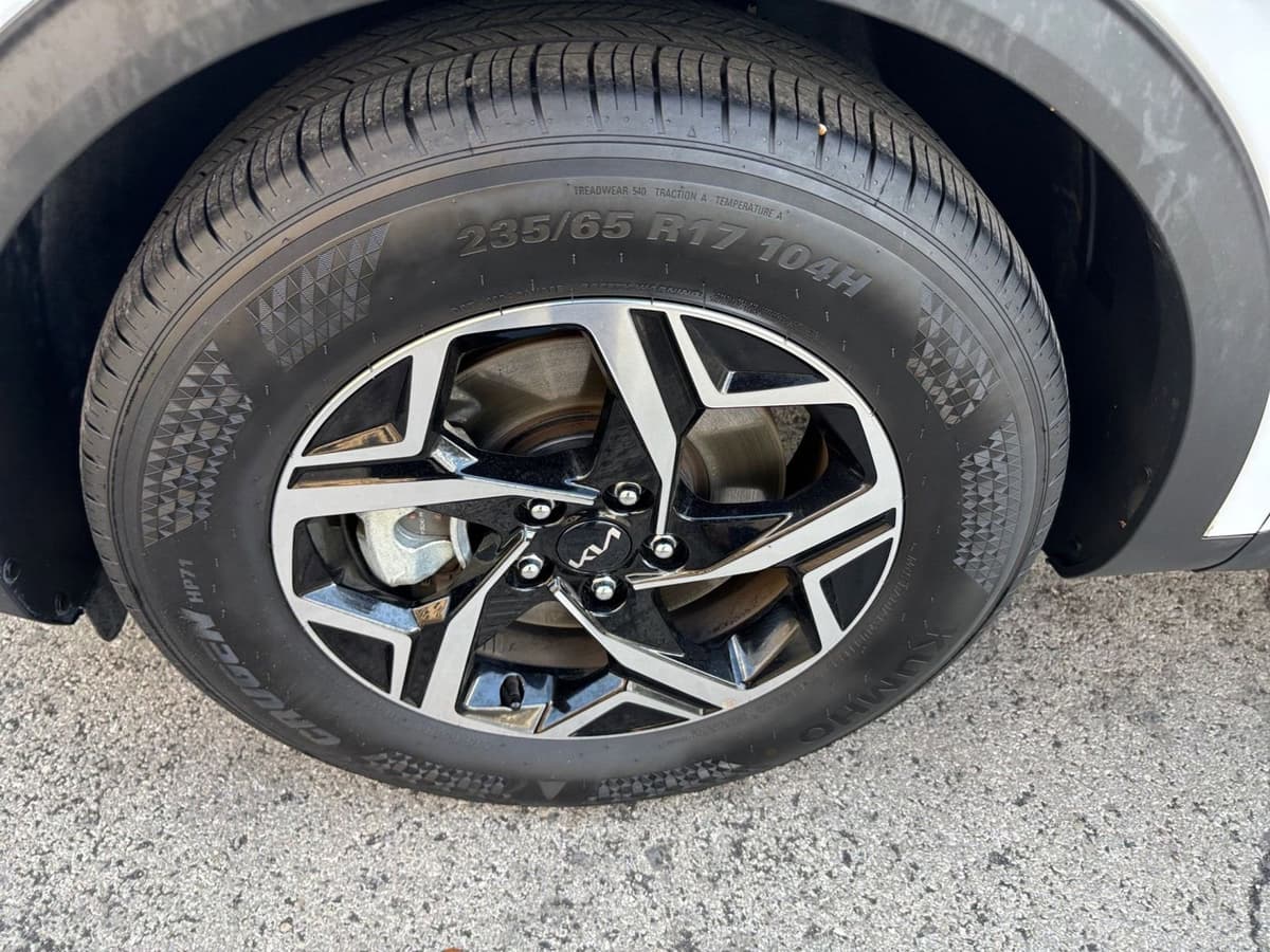 2025 Kia Sportage - Image 25