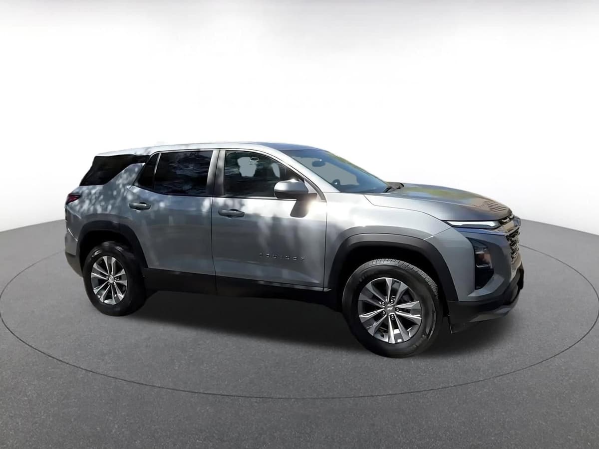 2025 Chevrolet Equinox - Image 2