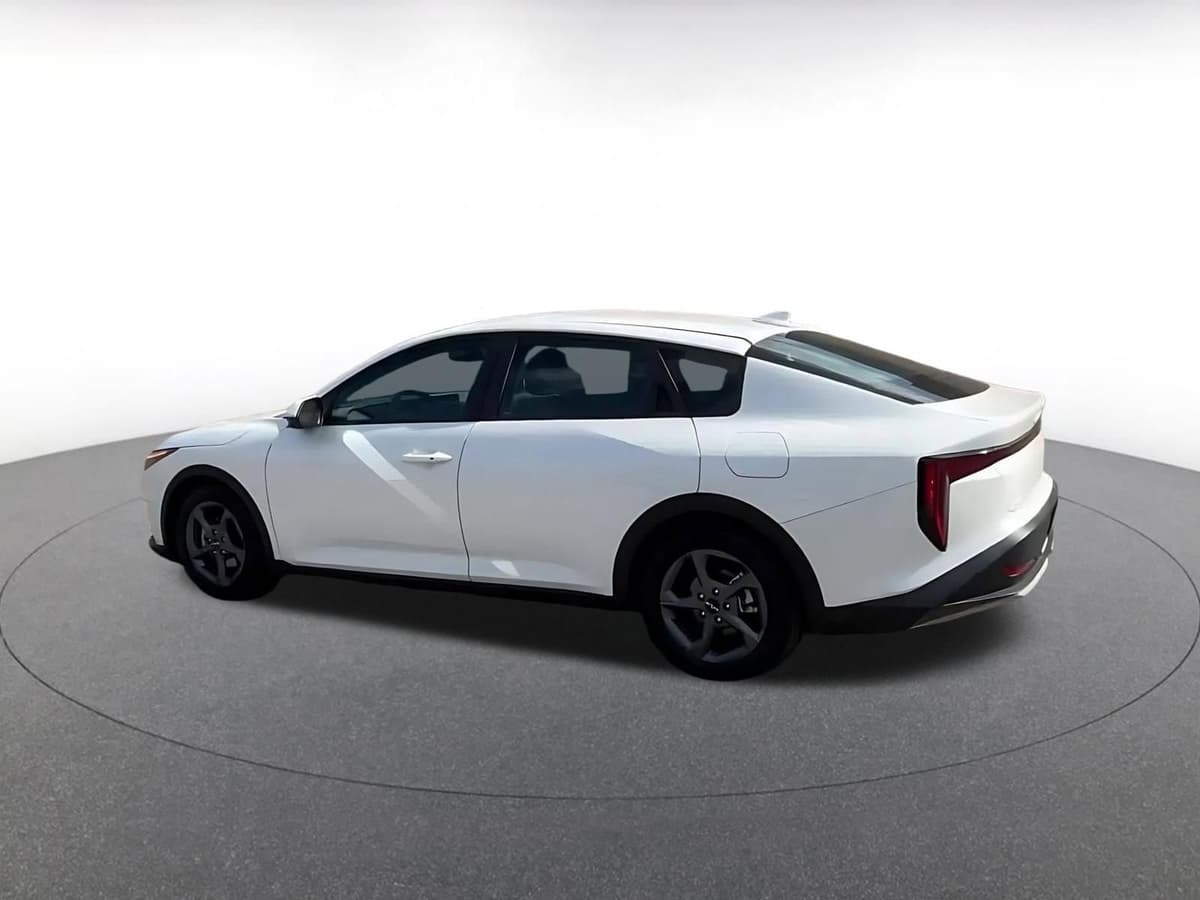 2025 Kia K4 - Image 10
