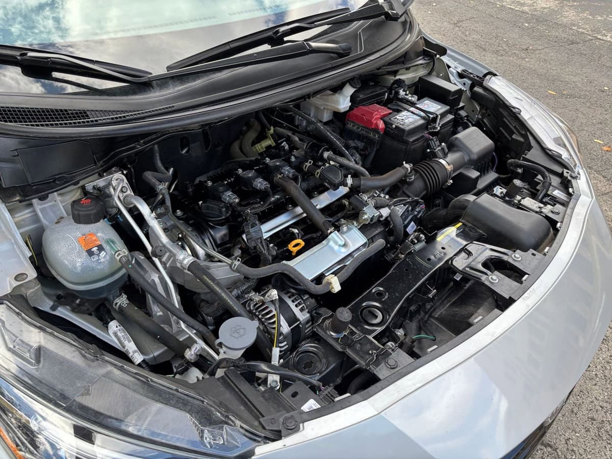 2025 Nissan Versa - Image 27