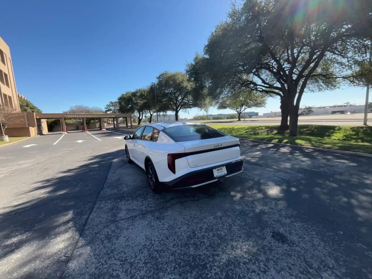 2025 Kia K4 - Image 16