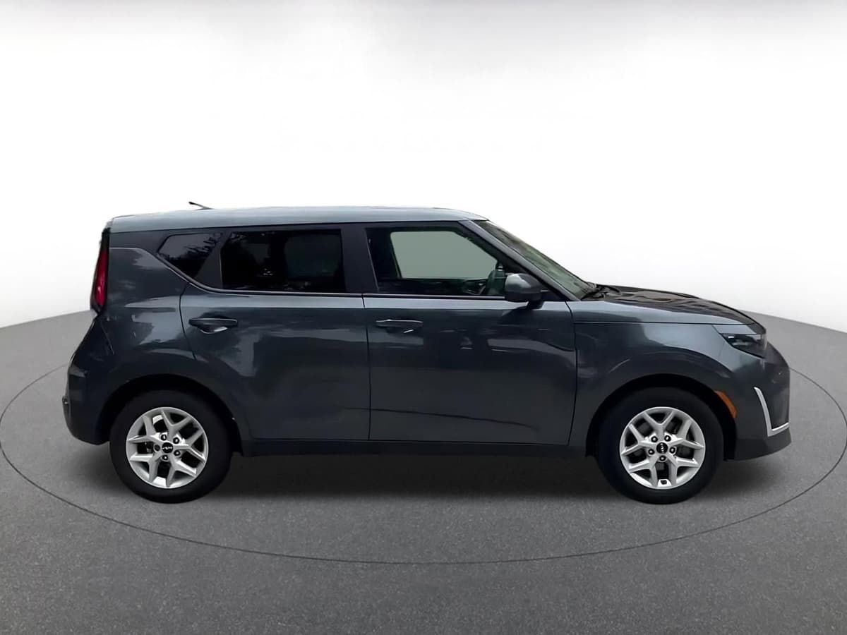 2025 Kia Soul - Image 16