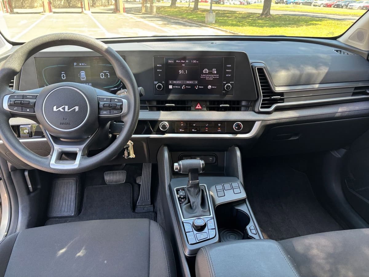 2025 Kia Sportage - Image 30