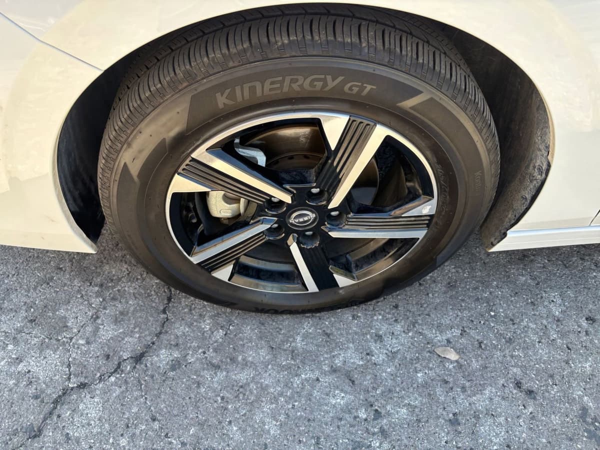 2025 Nissan Sentra - Image 25