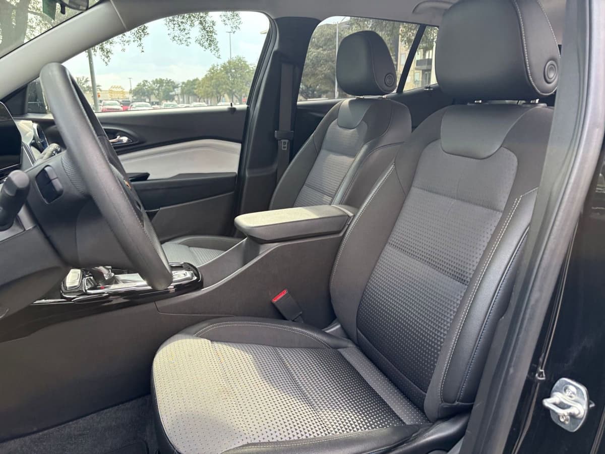 2025 Chevrolet Trax - Image 21