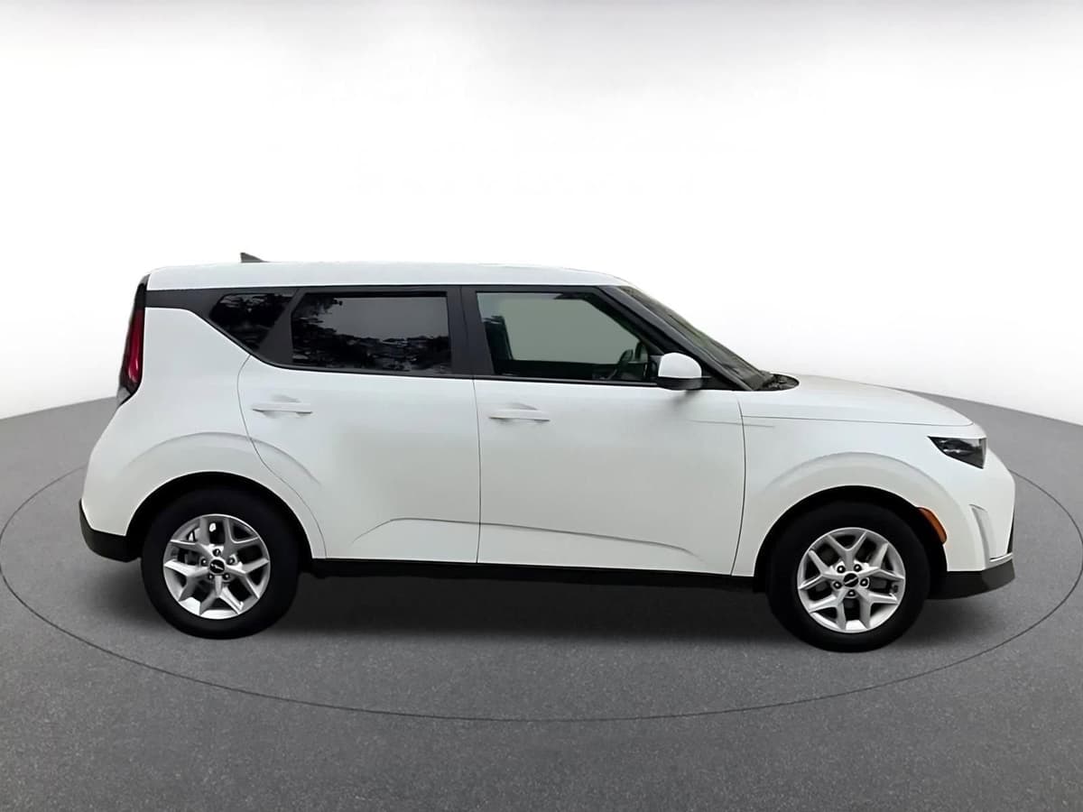2025 Kia Soul - Image 16