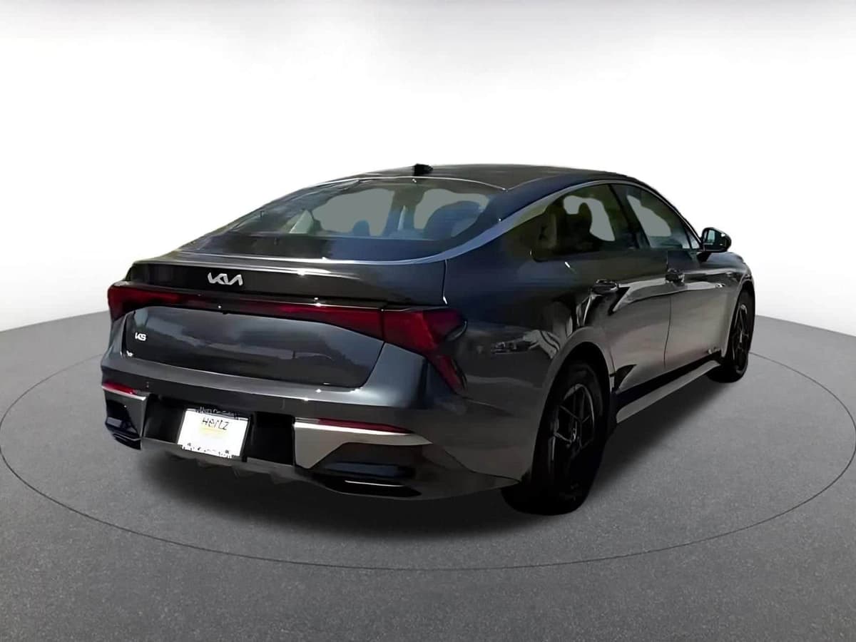 2025 Kia K5 - Image 12