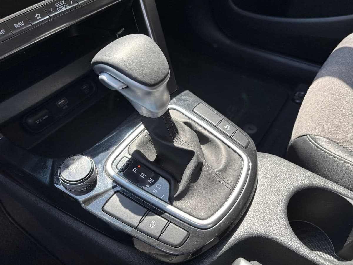 2025 Kia Seltos - Image 40