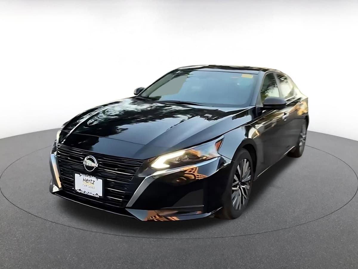2025 Nissan Altima - Image 6