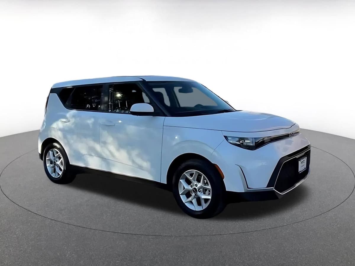 2025 Kia Soul - Image 2