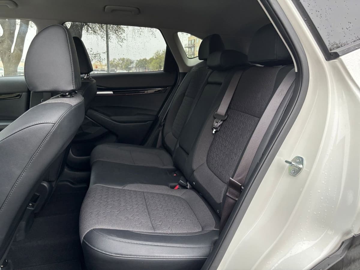 2025 Kia Seltos - Image 21