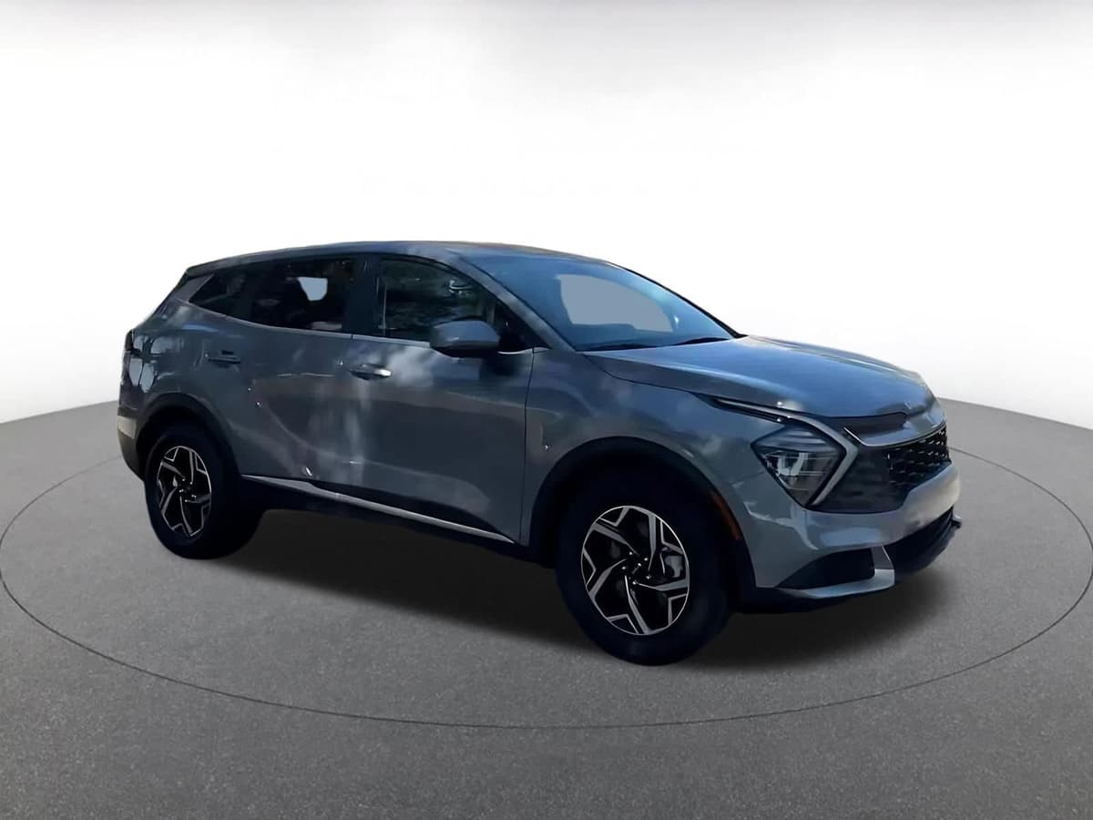 2025 Kia Sportage - Image 2