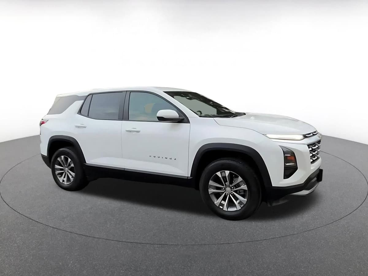 2025 Chevrolet Equinox - Image 2