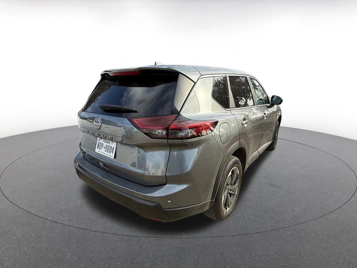 2025 Nissan Rogue - Image 4