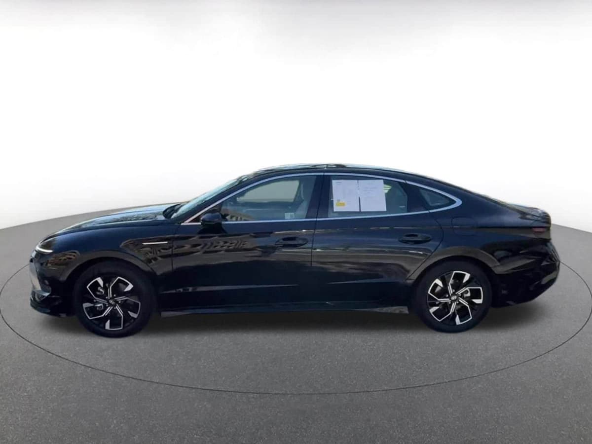 2025 Hyundai Sonata - Image 8