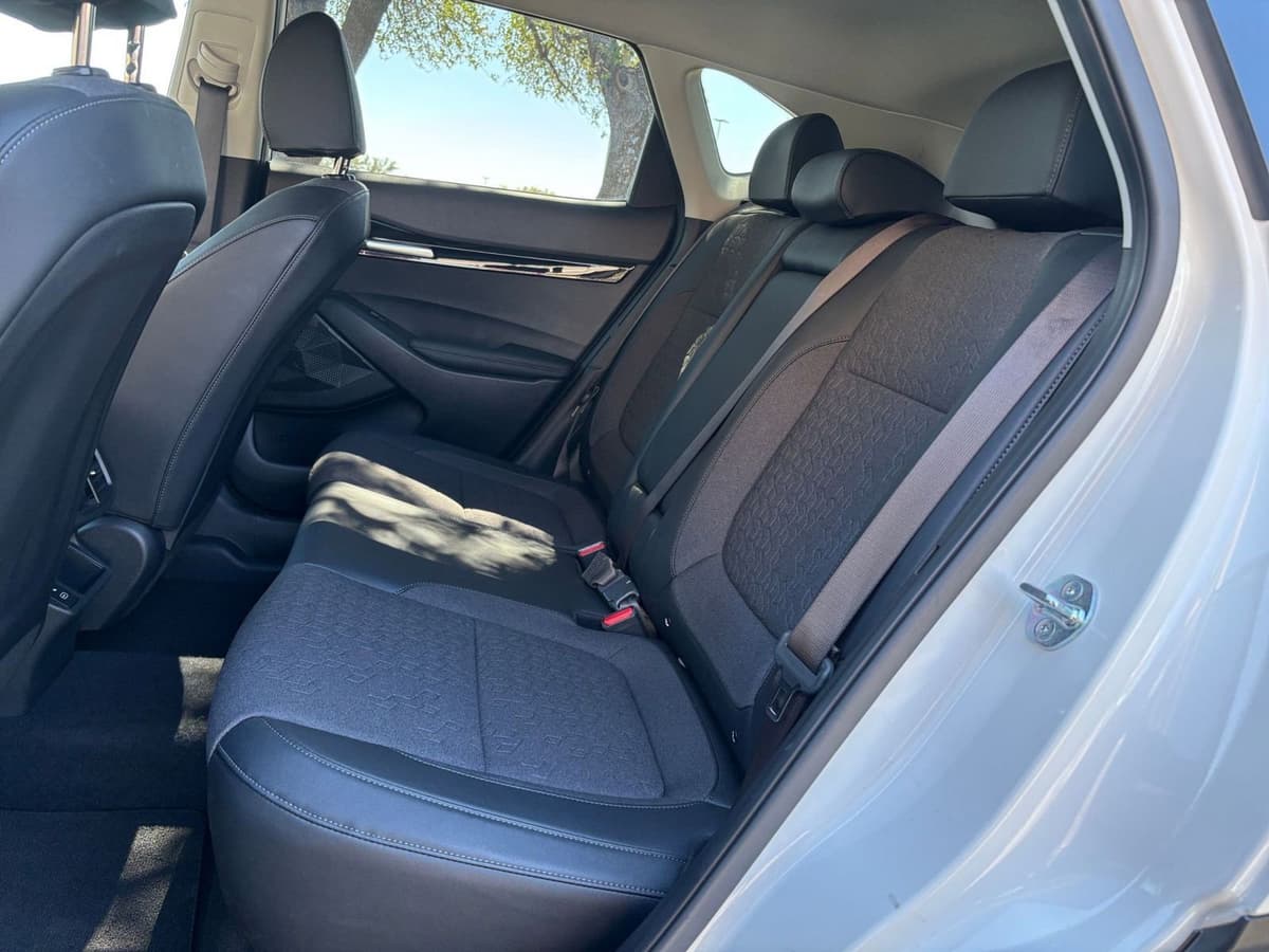 2025 Kia Seltos - Image 21