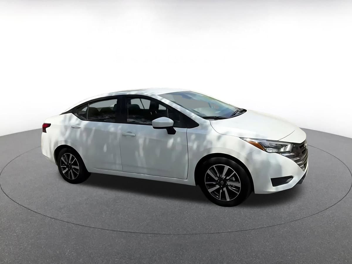 2025 Nissan Versa - Image 2