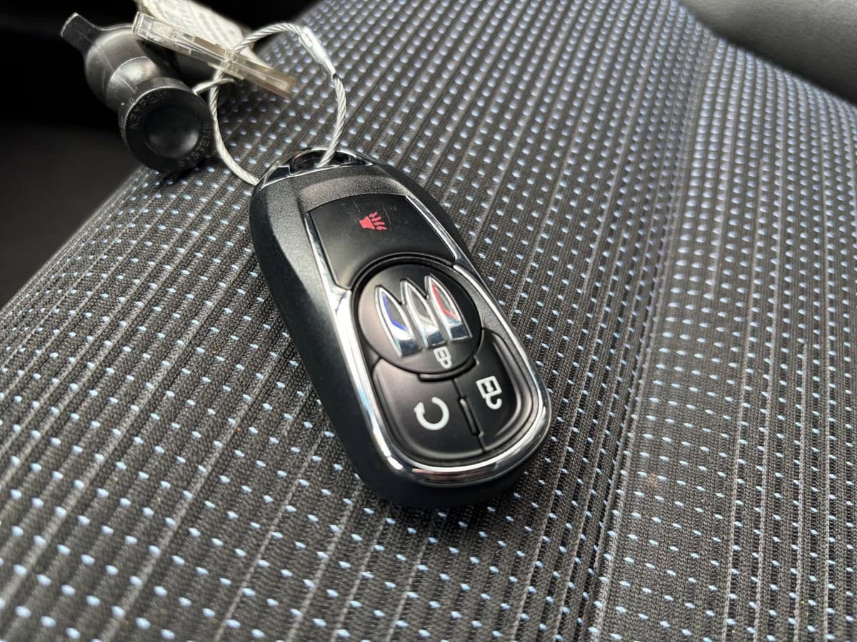 2025 Buick Envista - Image 18