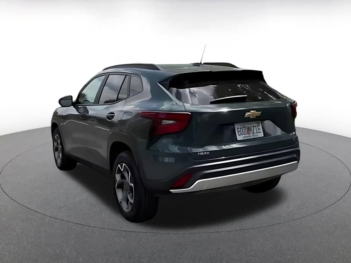 2025 Chevrolet Trax - Image 16