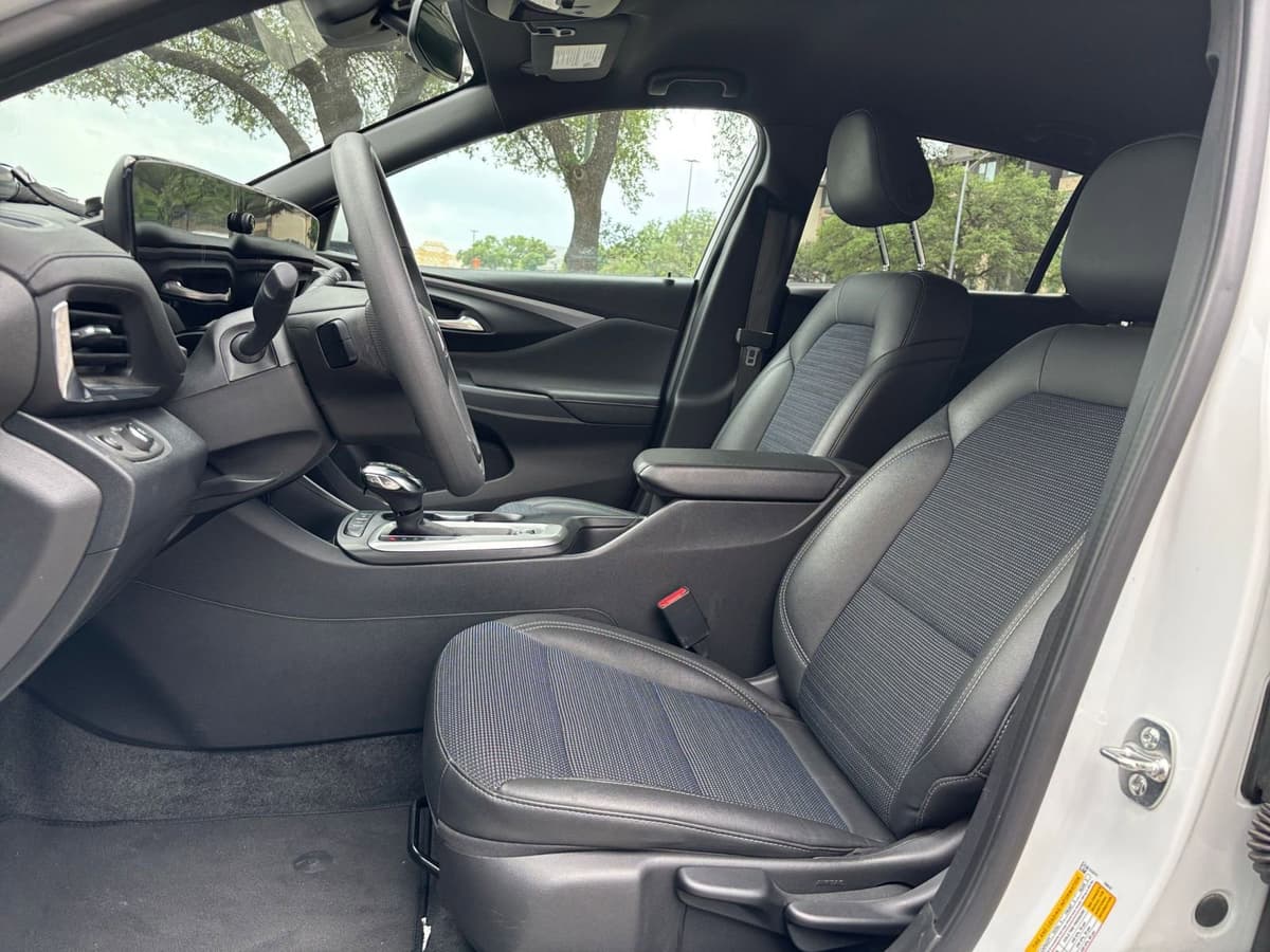 2025 Buick Envista - Image 22