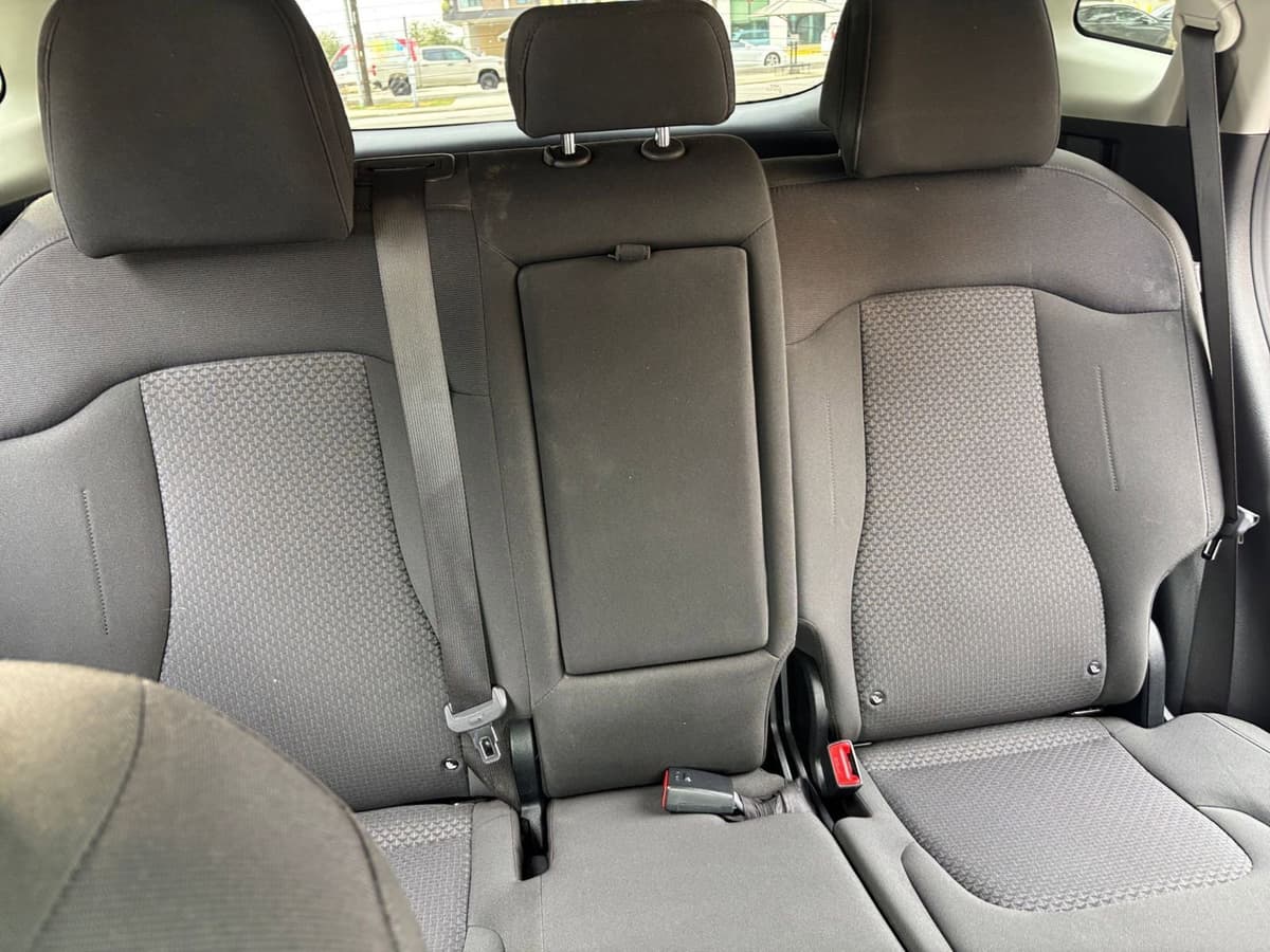 2025 Kia Sportage - Image 32